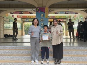 113國語日報小作家-頒發小作家證書代表照片